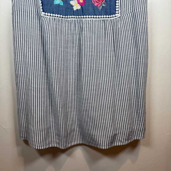 Andree by Unit Railroad Stripe Short Sleeve Tunic with Embroidered Florals Large - Picture 3 of 14